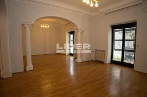 Milovana Marinkovića, Autokomanda, 5+ petosobna, 550 m²