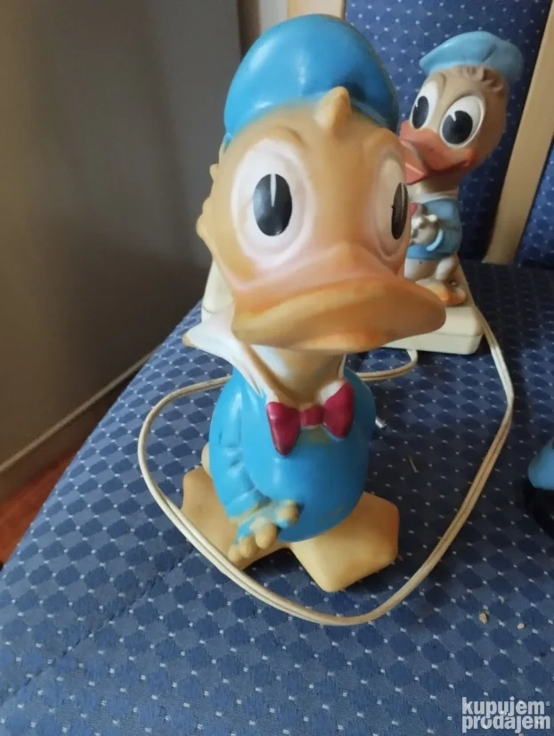 Gumene igracke i lampa