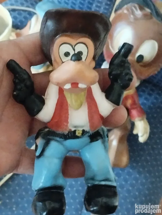 Gumene igracke i lampa