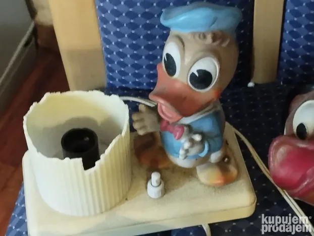 Gumene igracke i lampa