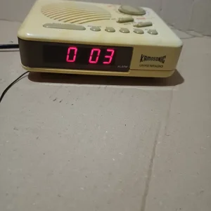 Stari radio budilnik Kamasonic