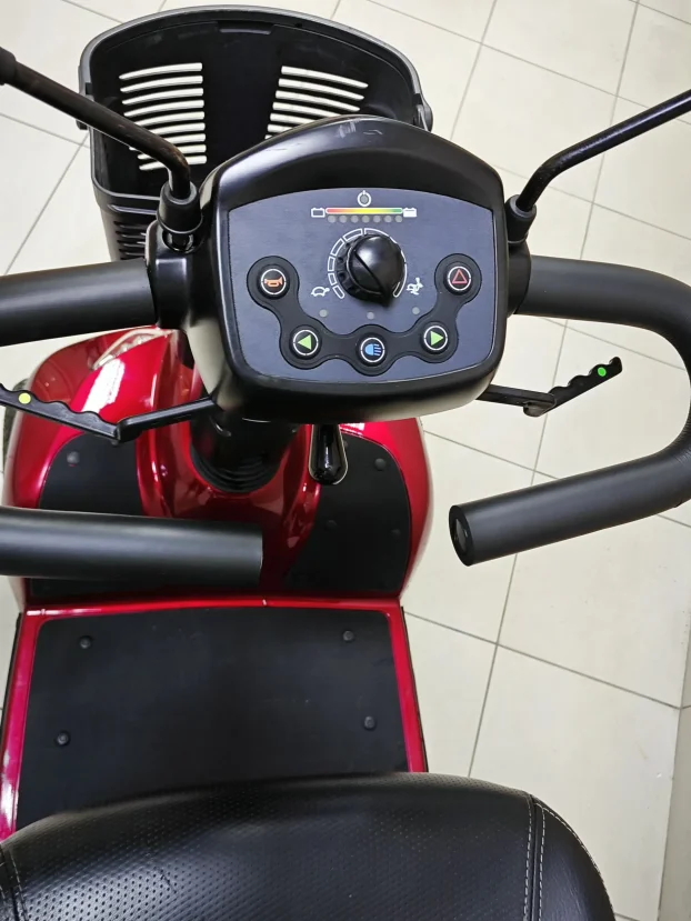 Skuter za starije i slabije pokretne  Invacare Leo