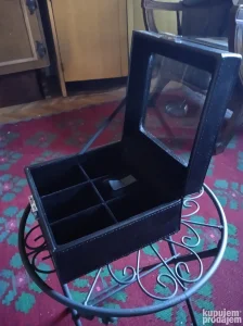 Kutija za nakit sa bravom