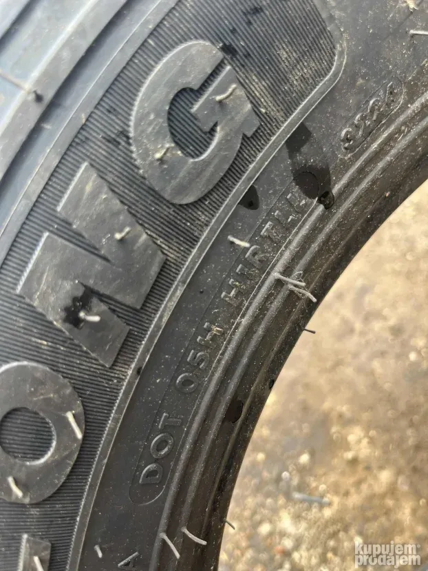 Nova guma 235/75 R17.5 - 1kom