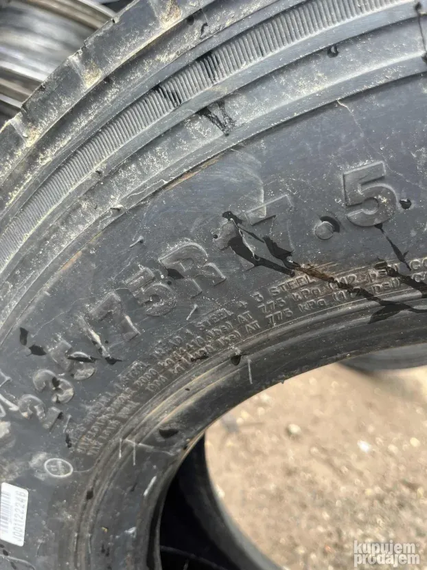Nova guma 235/75 R17.5 - 1kom