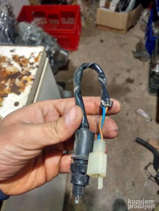 Yamaha prekidac zadnje kocnice