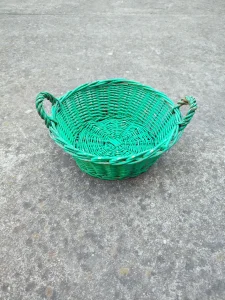 Stara mala pletena korpica kotarica
