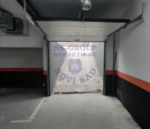Garažno mesto na podbari!