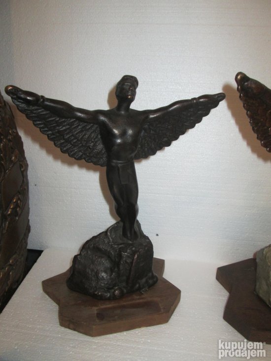 3 skulpture Ikara
