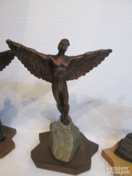 3 skulpture Ikara