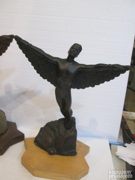 3 skulpture Ikara