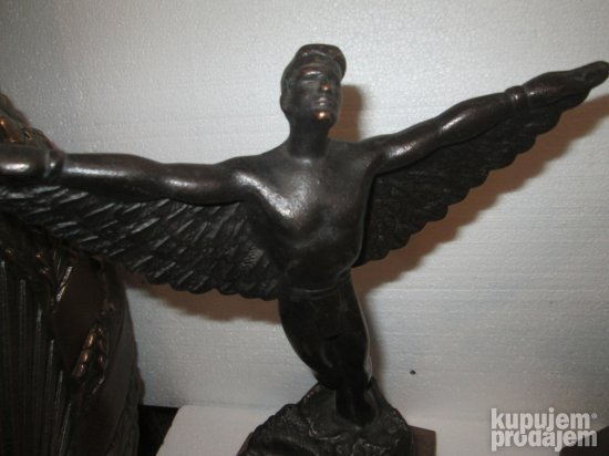 3 skulpture Ikara