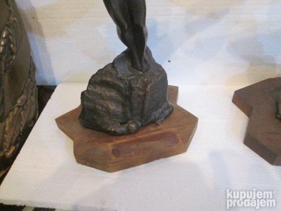 3 skulpture Ikara