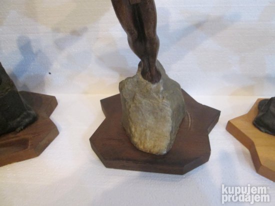 3 skulpture Ikara