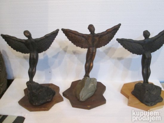 3 skulpture Ikara