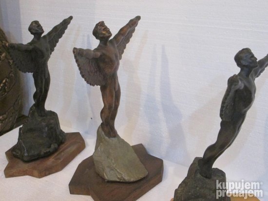 3 skulpture Ikara