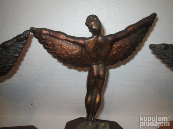 3 skulpture Ikara