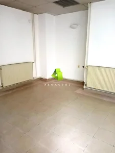 Komforan poslovni prostor na veoma prometnoj lokaciji u cent