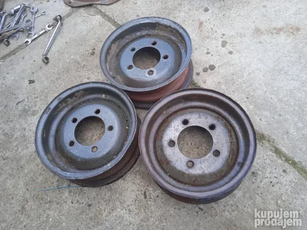 Felne i tocak od prikolice Imt i Fak Loznica