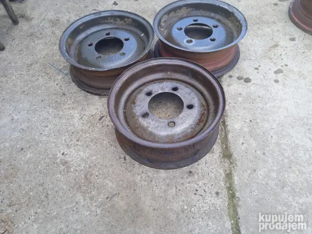 Felne i tocak od prikolice Imt i Fak Loznica