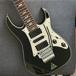 Ibanez UV777P Universe