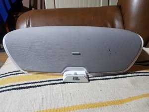 JBL OnBeat Venue LT Bluetooth Wireless iPad dock