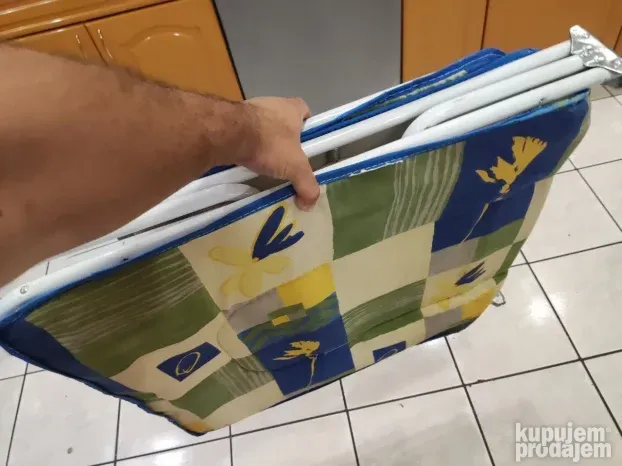 Kamperski krevet tapacirani na rasklpanje sa metalna komplet