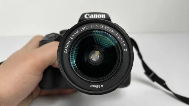 Canon EOS 2000D + 18-55mm objektiv (KAO NOV)