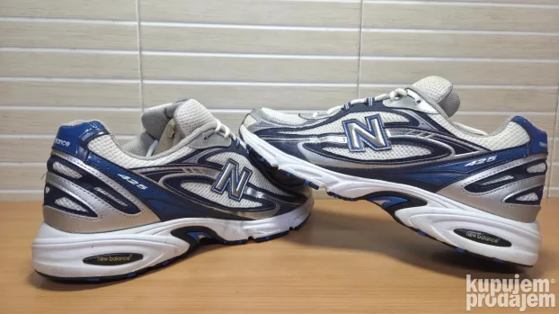 New Balance 425