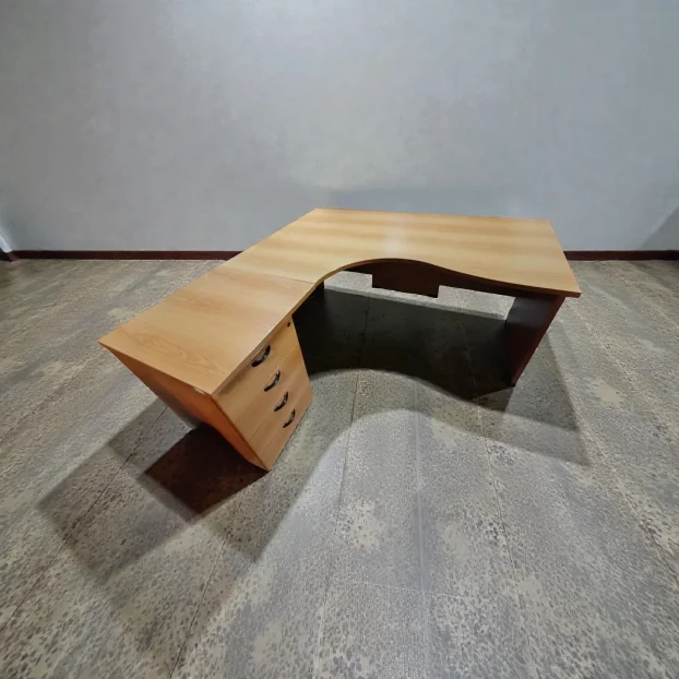 Stolovi i stolice radne konferencijske