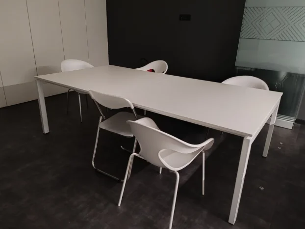 Stolovi i stolice radne konferencijske