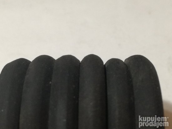 Gumeni tockic za namotavanje konca za sivacu masinu