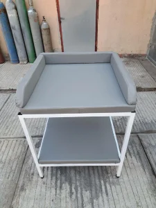 Medicinski krevet za povijanje beba / Pregled beba