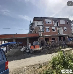 Razradjen biznis ravnjajuci sloj kosuljica
