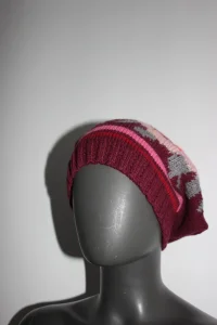 benetton zenska kapa zimska sa cvecem ima vuna i kasmir