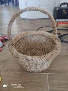 Pletena korpa za voce i povrce sa ruckom