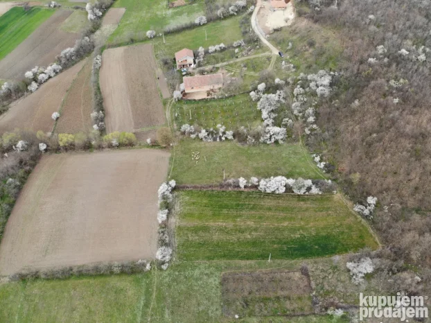 Plac sa izvorom,  Parcani 2.1HA