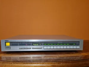 YAMAHA T-700 Odličan tjuner Očuvan Zamena