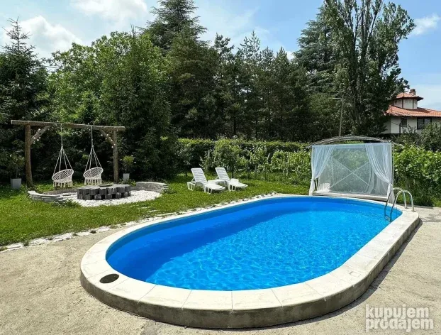 Pool House Senka