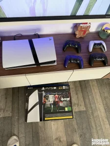 Sony Playstation 5 pro 4 dzojstika +igr