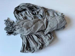 Sivi muški šal, rad riblja kost - NOVO