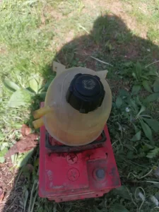 Posuda rashladne tecnosti reno senik 1