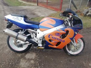 Suzuki gsxr 750 srad kompletan motor u delovima