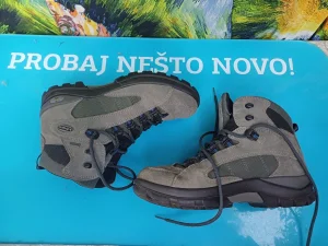 Lowa cizma br 40 kutija kao nove top