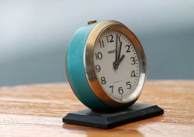 Vtg minijaturni ruski budilnik RAKETA pre 1967 - Bauhaus ins