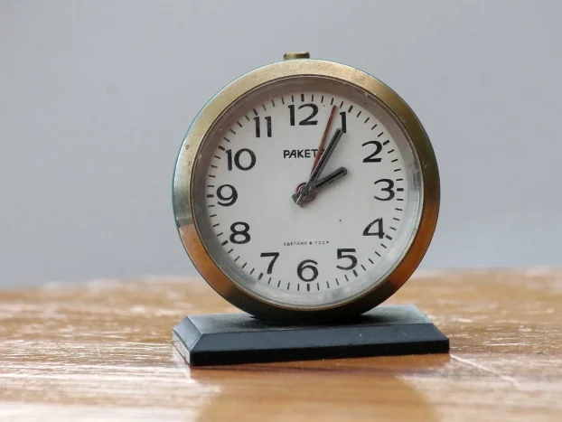 Vtg minijaturni ruski budilnik RAKETA pre 1967 - Bauhaus ins