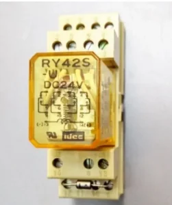 RY42S-U 24V DC+postolje Idec
