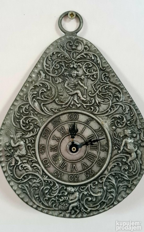 Veoma lep stari zidni gravirani sat od cina