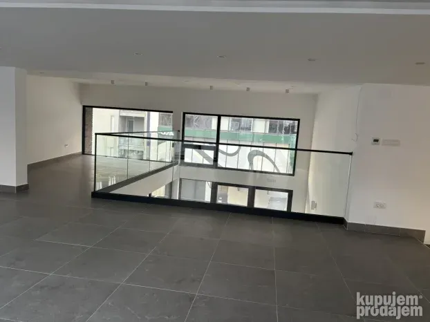 Izdavanje lokala 115M2 Zvezdara -Bulevar kod Kluza