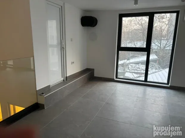 Izdavanje lokala 115M2 Zvezdara -Bulevar kod Kluza